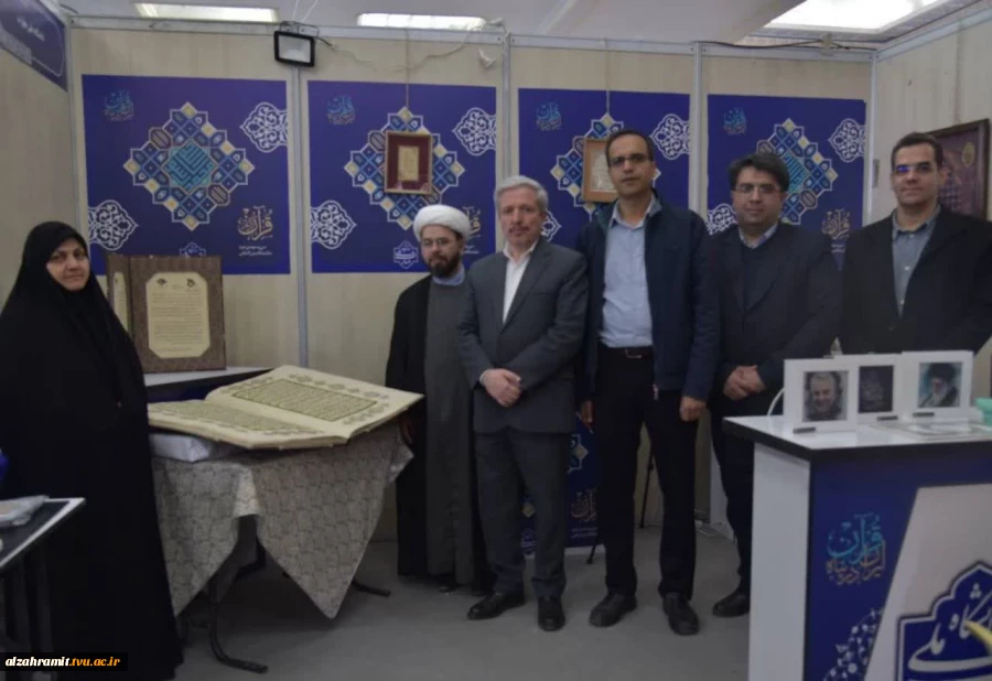 بازدید حجت‌الاسلام و المسلمین افتخاریان، رئیس اداره قرآن و عترت نهاد نمایندگی مقام معظم رهبری  از غرفه آموزشکده دختران الزهرا (س) مشهددر  سی و سومین نمایشگاه بین‌المللی قرآن کریم  2