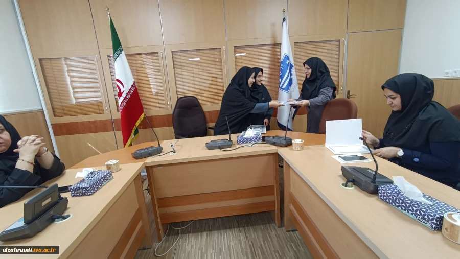 جلسه تقدیر و تشکر از همکاران حوزه آموزش در برگزاری امتحانات ترم ۰۴۱ در آموزشکده الزهرا (س) مشهد 11