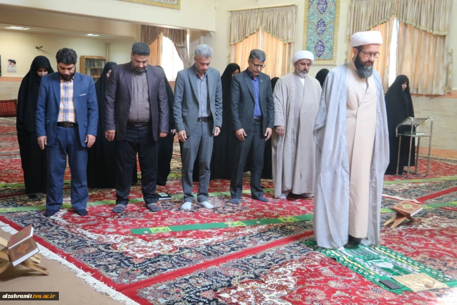 برگزاری نماز جماعت باحضور جناب آقای دکتر احمدی ریاست استان و هیات همراه در آموزشکده الزهرا (س)مشهد.
 2