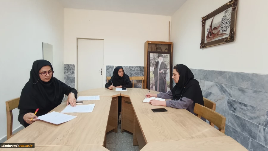 برگزاری نشست برنامه‌ریزی امتحانات پایان‌ترم و ساماندهی کلاس‌های آموزشی ۰۴۲ در دانشکده دختران مشهد. 2
