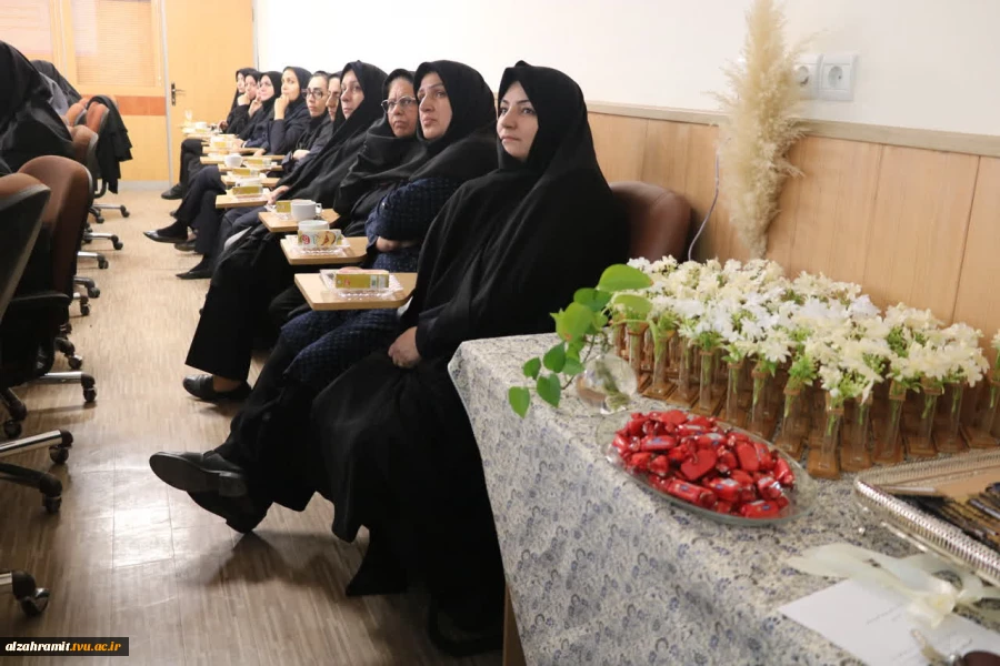 برگزاری جلسه شورای اداری با حضور ریاست و اعضای هیأت علمی و کارکنان در آموزشکده الزهرا (س)مشهد
 2