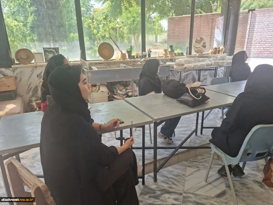 بازدید دانشجویان هسته‌های هنری آموزشکده الزهرا (س) مشهد از کارگاه «خلاق سفال» با هدف توسعه مهارت‌های ایده‌پردازی 2