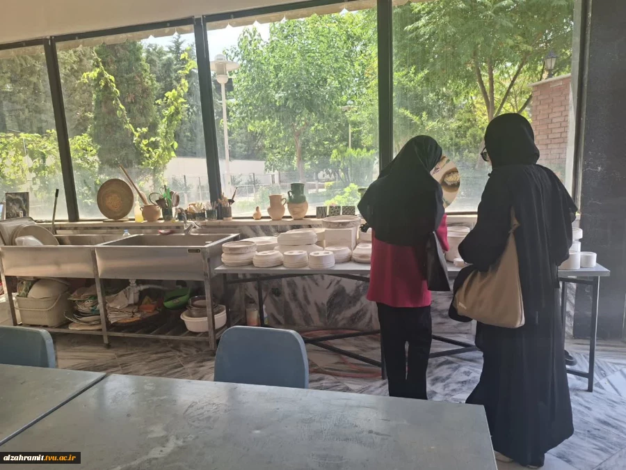 بازدید دانشجویان هسته‌های هنری آموزشکده الزهرا (س) مشهد از کارگاه «خلاق سفال» با هدف توسعه مهارت‌های ایده‌پردازی 2