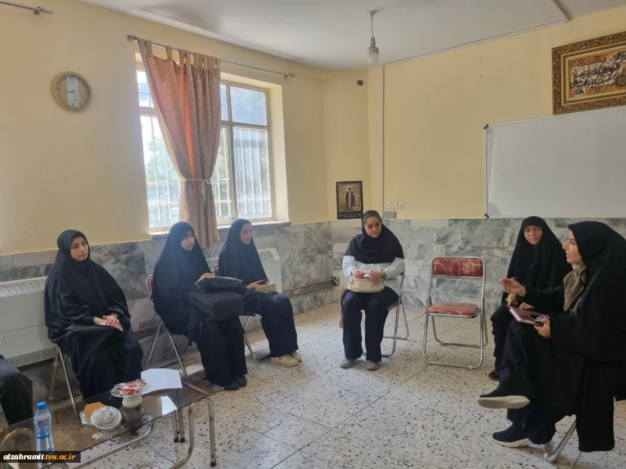 نشست مشترک انجمن‌های علمی و کانون‌های فرهنگی برای برگزاری آیین وداع با رهبر شهید انقلاب در مشهد 4