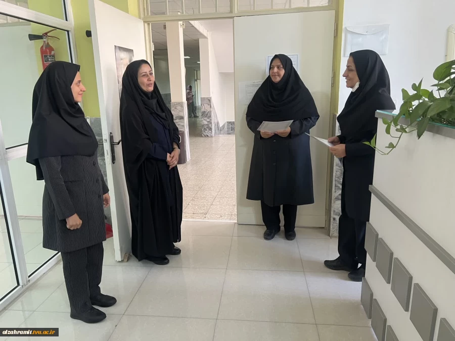 تکریم تلاش و تعهد؛ حضور رئیس آموزشکده در جمع کارکنان به مناسبت گرامیداشت روز کارمند
 7