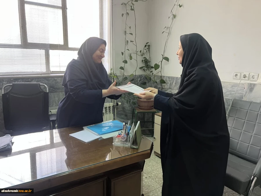 تکریم تلاش و تعهد؛ حضور رئیس آموزشکده در جمع کارکنان به مناسبت گرامیداشت روز کارمند
 9