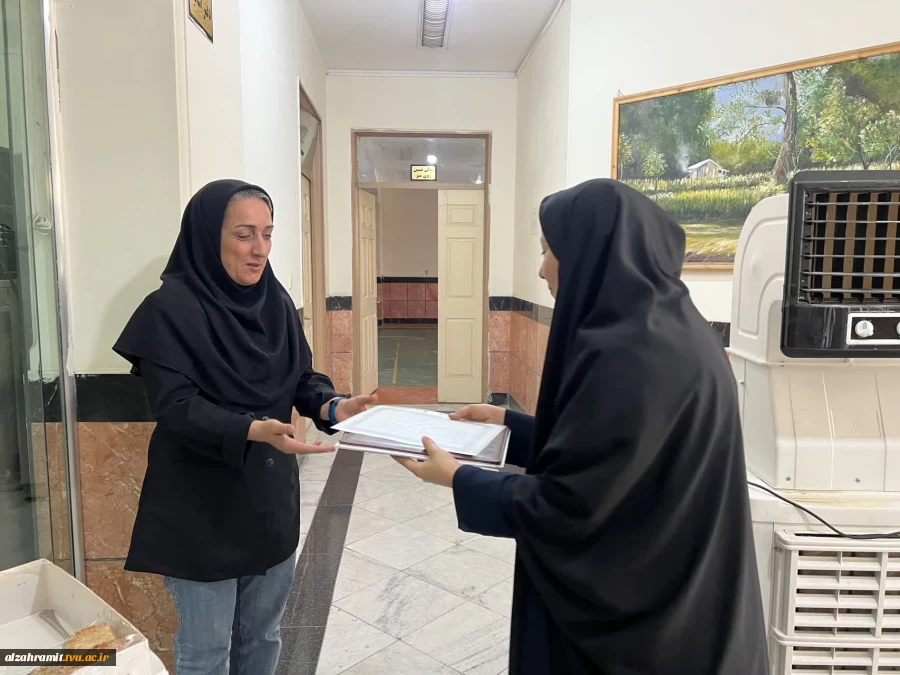 تکریم تلاش و تعهد؛ حضور رئیس آموزشکده در جمع کارکنان به مناسبت گرامیداشت روز کارمند
 11
