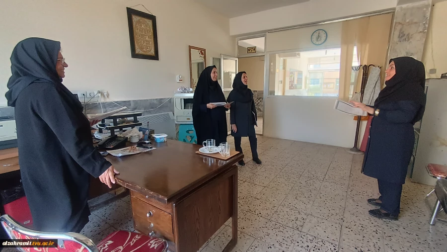 تکریم تلاش و تعهد؛ حضور رئیس آموزشکده در جمع کارکنان به مناسبت گرامیداشت روز کارمند
 12