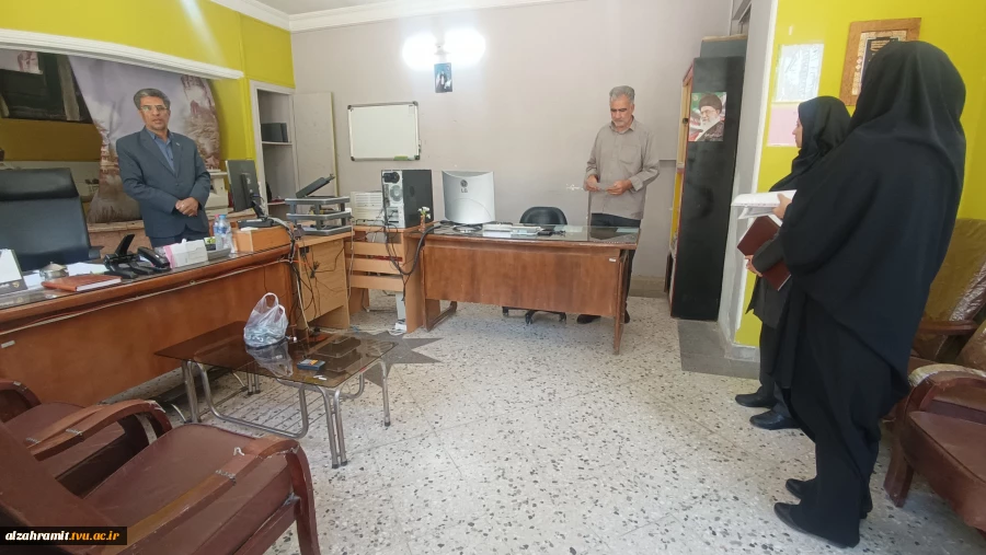 تکریم تلاش و تعهد؛ حضور رئیس آموزشکده در جمع کارکنان به مناسبت گرامیداشت روز کارمند
 14