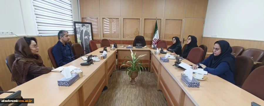 نشست مسئولین مرکز نوآوری صنایع خلاق و فرهنگی آموزشکده دختران مشهد با کلینیک صنعت، معدن و تجارت و شتاب‌دهنده بامداد