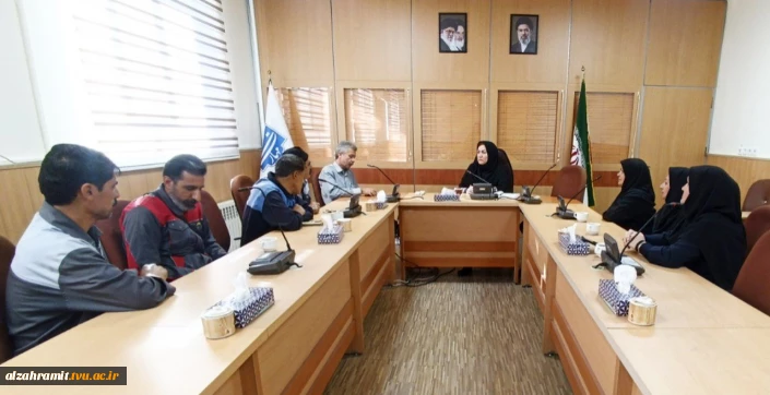 بررسی روند امور اجرایی در نشست تخصصی رئیس آموزشکده دختران مشهد با کارکنان حوزه خدمات
